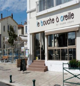 Le Bouche à Oreille
