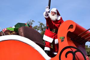 parade-noel-les-salbles-d-olonne-pere-noel